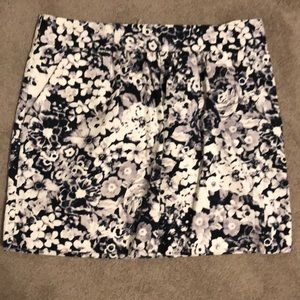 Gap skirt size 6. Pockets!